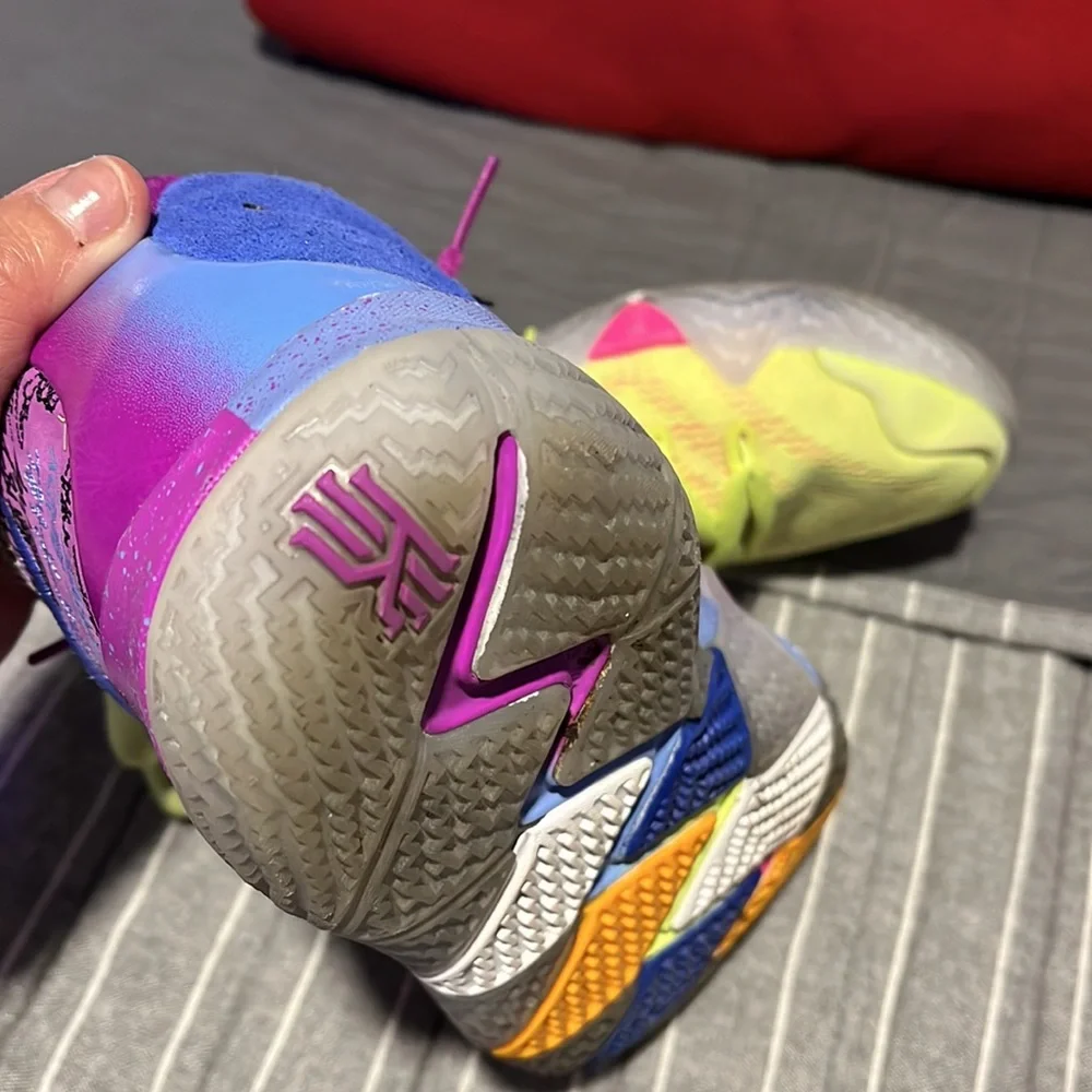 Kyrie 4 ‘confetti’